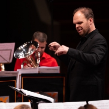 Richard Visser stopt als dirigent van brassband De Bazuin Oenkerk B